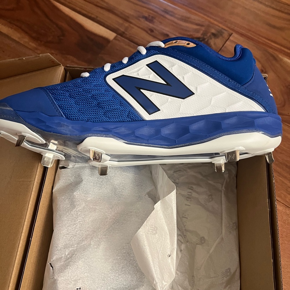 Mens New balance metal baseball cleats.